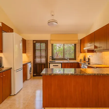 Villa Pleiades - Sea Views, Private Pool & Hot Tub Kouklia