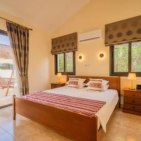 Pleiades - Sea Views, Private Pool & Hot Tub Kouklia