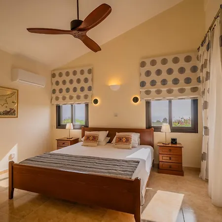 Pleiades - Sea Views, Private Pool & Hot Tub * Kúklia