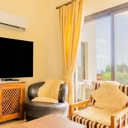 Villa Pleiades - Sea Views, Private Pool & Hot Tub Kouklia