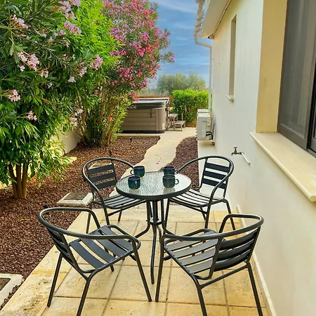 Pleiades - Sea Views, Private Pool & Hot Tub فيلة