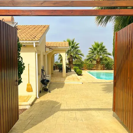 Pleiades - Sea Views, Private Pool & Hot Tub Kouklia