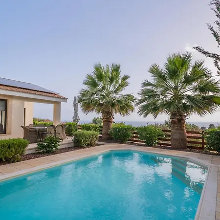 Pleiades - Sea Views, Private Pool & Hot Tub Villa Kúklia