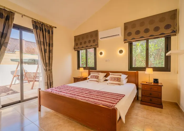 Pleiades - Sea Views, Private Pool & Hot Tub Kouklia