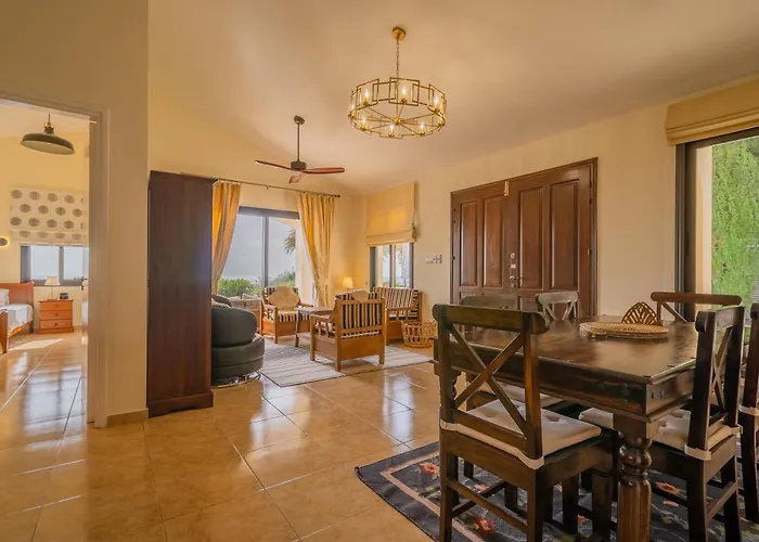 Villa Pleiades - Sea Views, Private Pool & Hot Tub Kouklia