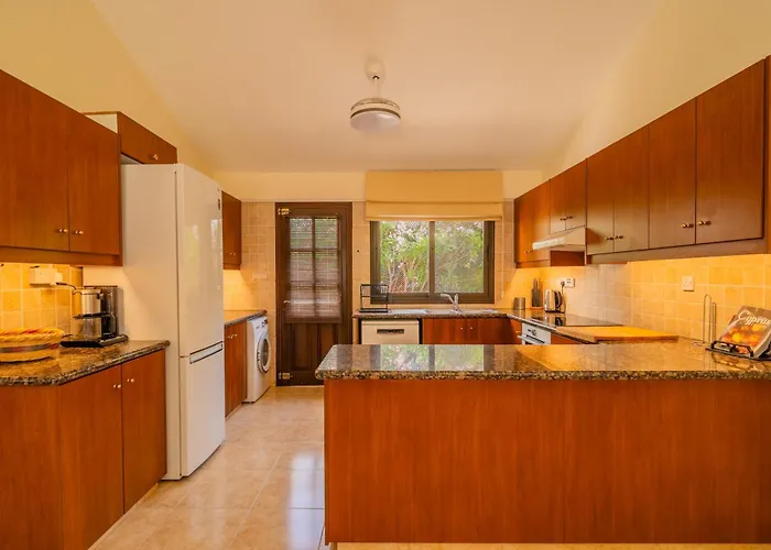 Villa Pleiades - Sea Views, Private Pool & Hot Tub Kouklia