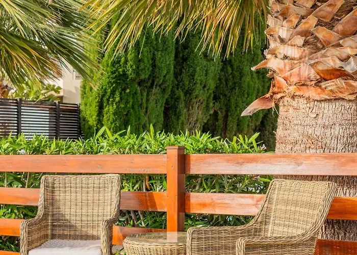 Pleiades - Sea Views, Private Pool & Hot Tub *