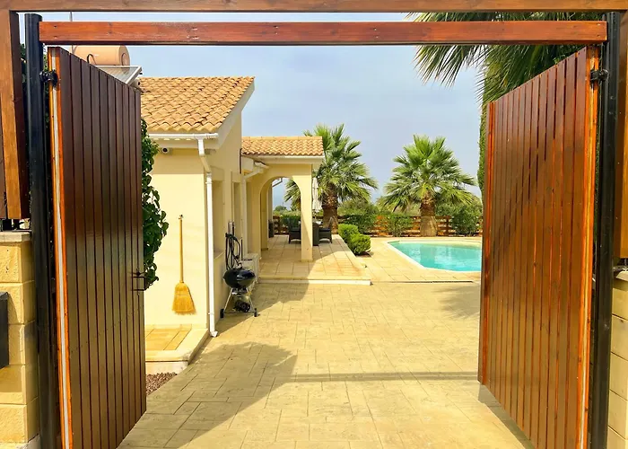 Pleiades - Sea Views, Private Pool & Hot Tub Kouklia